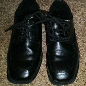Sonoma Brand size 2 boys dress shoes